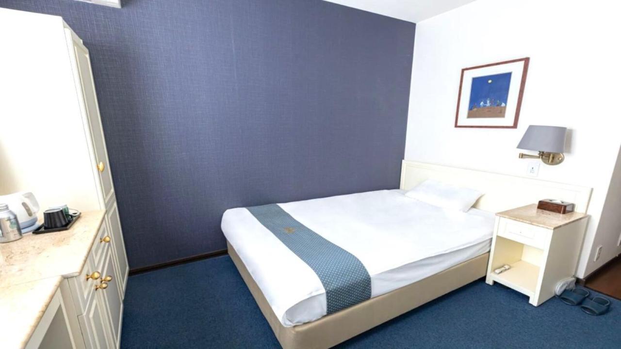 New Shinsaibashi Hotel 3*
